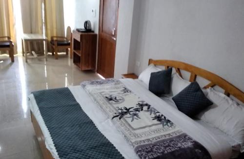 Kanatal Hotel | Mount aura stay & Dine