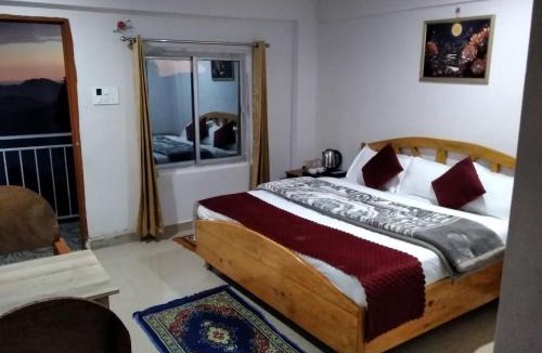 Kanatal Hotel | Mount aura stay & Dine