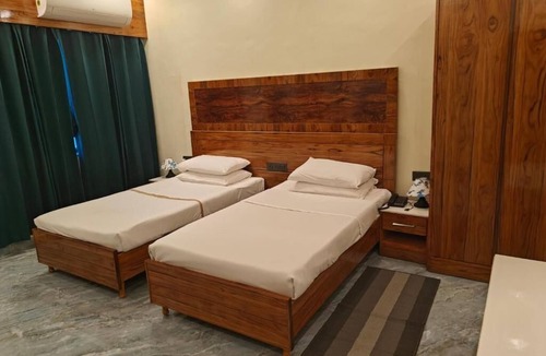 Kushinagar Hotel | MS THE ROYAL RESIDENCY