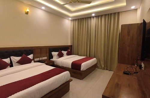 Sitapur Hotel | Musk Hill Resort