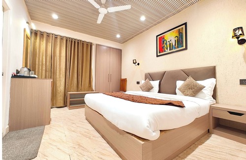 Mallital Hotel | Nainital Hotel The Gwen Stays