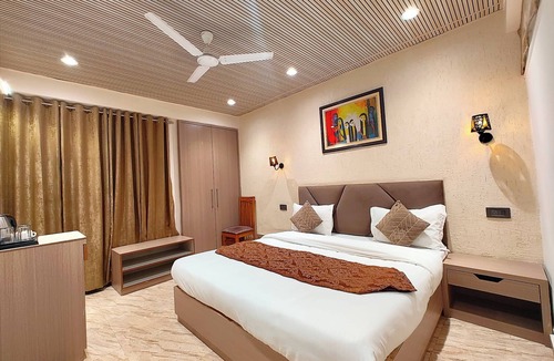 Mallital Hotel | Nainital Hotel The Gwen Stays