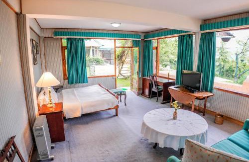 Manali Hotel | Nalagarh Outhouse by Edenhomes