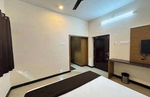 Udumalaipettai Hotel | Nandha Grande Elite