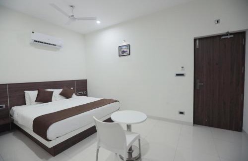 Udumalaipettai Hotel | Nandha Grande