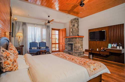 Bhimtal Bed & Breakfast | Neelesh Inn - Luxury Lake View Hotel With Swimming Pool On Bhimtal Lake