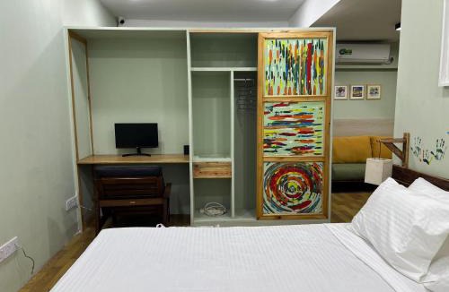 Dhaka Apartment | Nest Residence, Rooftop Studio with Netflix & Gym by Metro