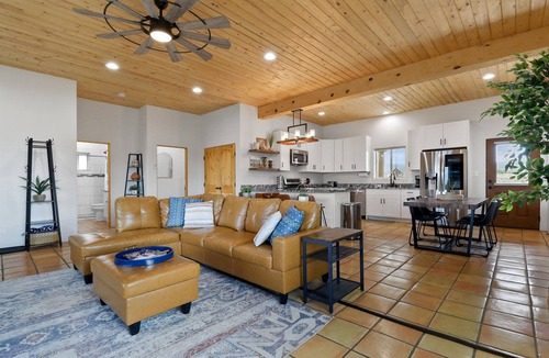 Taos House | New Build! - Relax to the most Expansive sunsets east of the Rio Grande.