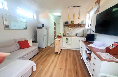 Parramatta Cottage | New cosy guesthouse in Parramatta with parking Near transport/uni/stadium/museum