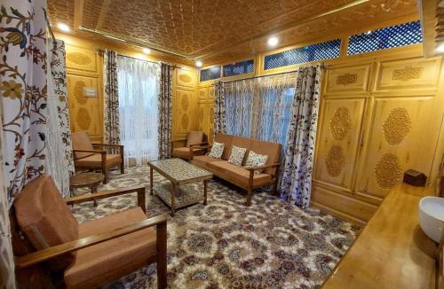 Dal Lake Boat Rental | New Golden Rose Group Of Houseboats