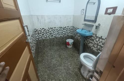Srinagar Bed & Breakfast | New Heaven Canal Guest House