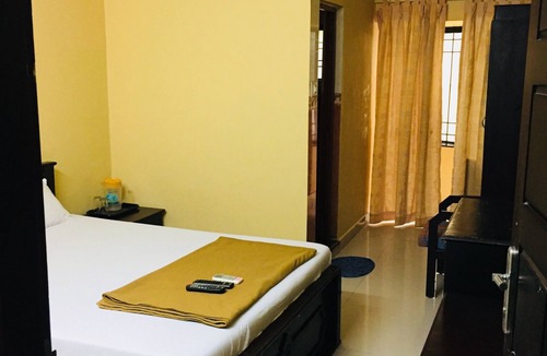 Shenoys Hotel | New Queens Residency