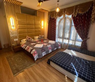 Brein Hostel | New urban Den cottage