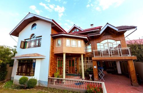 Srinagar House | Nuh Villa - A Luxury Homestay near Srinagar Airport