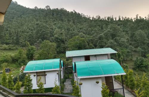 Shimla Bed & Breakfast | Oak Retreat Huts