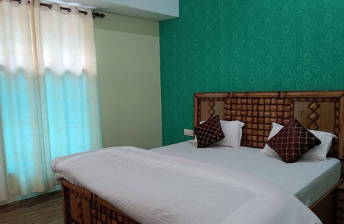 Shimla Hotel | Oak Retreat Huts
