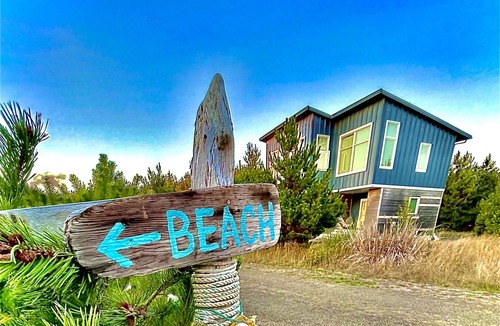Grayland House | Ocean Views, Beach Path, Private + Pickleball + Nature Baths