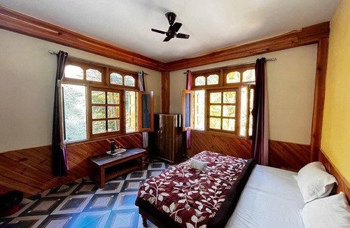 Kasol Hostel | Ohana Cafe & Homestay