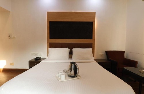 Electronics City Hotel | Omatra V Suites Electronic City