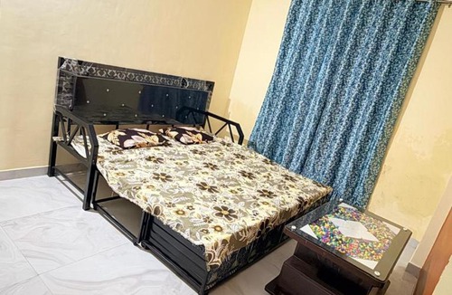 Trimbak House | Omkareshwar Homestay