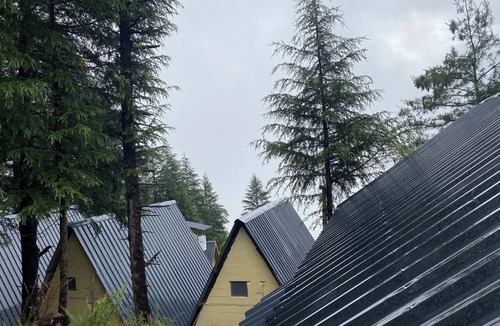 Banjar Cottage | one cabin cottages with green surroundings and Mountain View