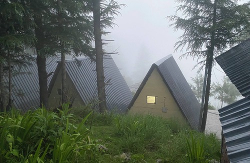 Banjar Cottage | one cabin cottages with green surroundings and Mountain View