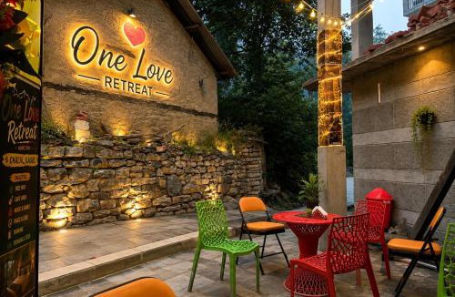 Kasol House | One Love Retreat Home Stay & Cafe