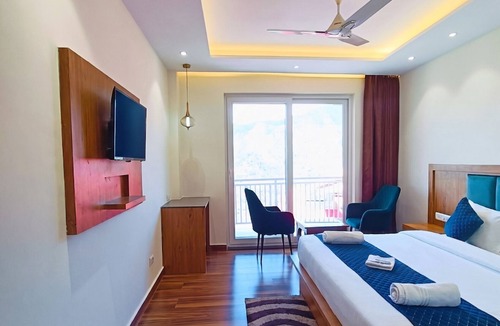 Bathri Hotel | OnlyStay Luxe House Dalhousie