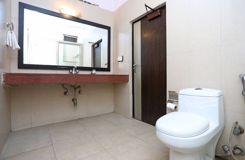 Connaught Place Hotel | OYO 551 Hotel York