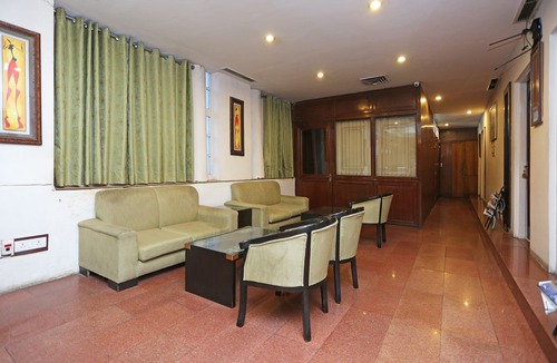 Connaught Place Hotel | OYO 551 Hotel York