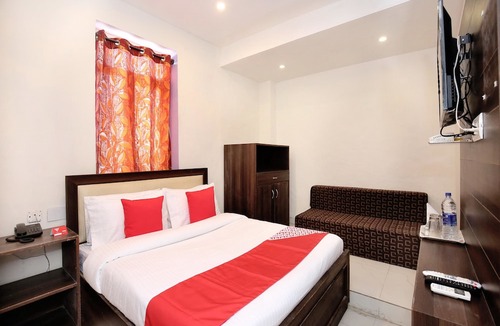 Sector 45 Hotel | OYO 8664 Hotel 1st Choice