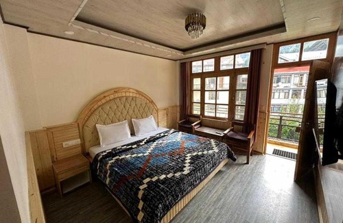 New Manali Hotel | OYO Flagship Manali Woods