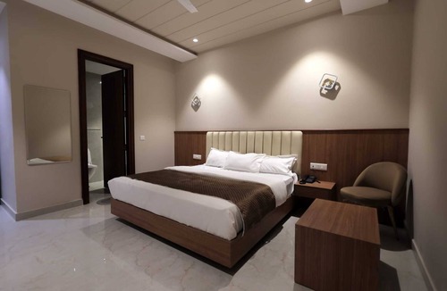 Moradabad Hotel | Pari Ac Restaurant & Hotel