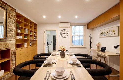 Woolloomooloo House | Parking on Cathedral St House, 5min to Finger Wharf & Royal Botanic