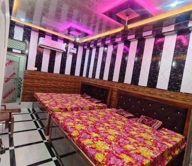 Misrikh Hotel | Pawansut Dham