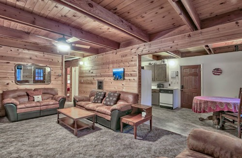 North Upper Truckee House | Peaceful cabin near skiing, Tahoe Paradise Park Play in Tahoe-Dog Friendly