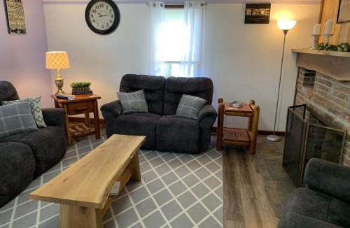 Flat Rock House | Peaceful Meadows