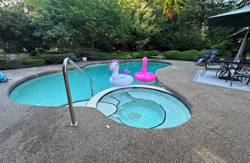 Guildford Apartment | Peaceful Studio Suite Escape w/Crystal Clear Pool