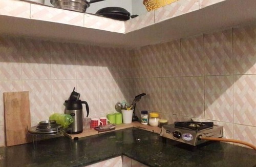 Manali Apartment | Peaceful & Tiny Studio Apartment @Manali w/Wi-Fi + Kitchen, Centrally Located.