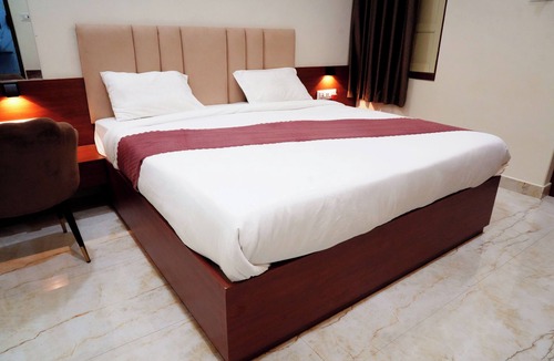 Sigra Hotel | Perfect 5-bedroom hotel with AC in pleasant Varanasi