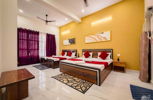 Vrindavan Hotel | Perfect hotel with 9 bedrooms and AC in soothing Vrindavan