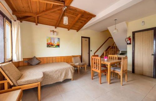 Kaul House | Pet-Friendly 2 bedroom mountain view cottage