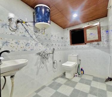 Shimla Apartment | Pinewood View Homestay