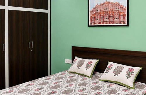 Sindhi Camp Apartment | Pink City Stay Near Metro Station, Railway Station and Old City