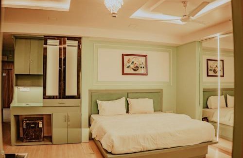 Gomti Nagar Apartment | Piyush stay