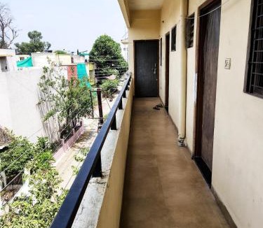 Rau House | Planet Stays Cozy Room with Private Kitchen