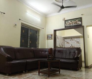 Srirangam Hotel | PMS PALACE Homestay