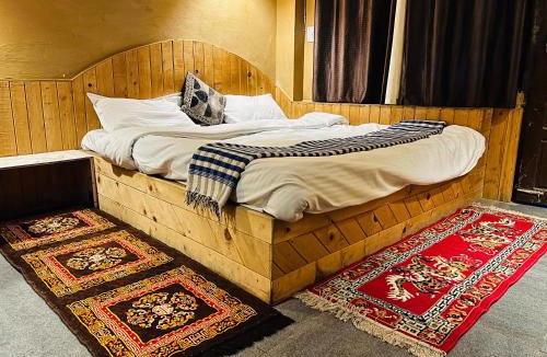 Banjar House | Pond & Stone Homestay