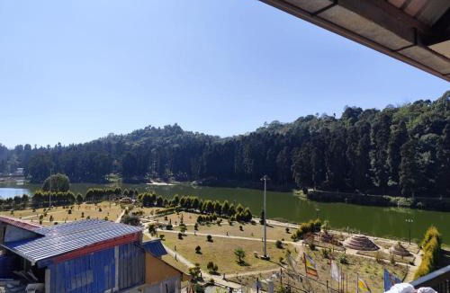 Mirik Hotel | Pradhan Hotel Mirik Lake Side