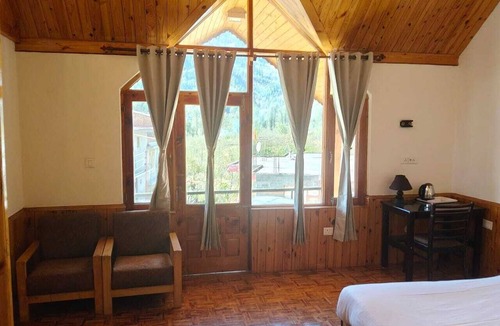 Manali Hotel | Pravara Cottages